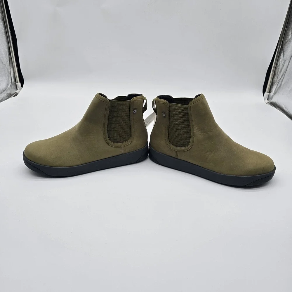 Bogs Kicker Womens Chelsea Boots Sz 9.5 Olive Leather Round Toe Ankle Pull On